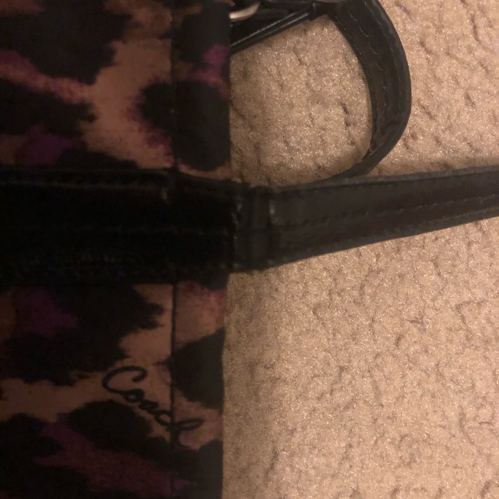 Coach Sateen tote. In Guc. - Picture 6 of 9